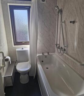 20 Eskrigge Rd , bathroom.jpg