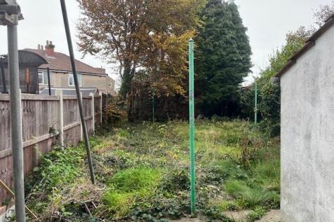 14 Bellfield - Rear Garden.jpg