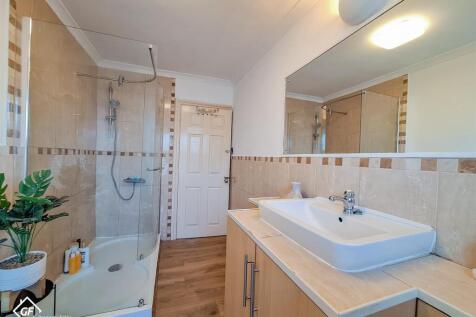 First floor flat 15.jpg