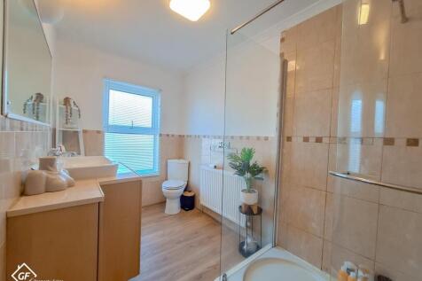 First floor flat 16.jpg