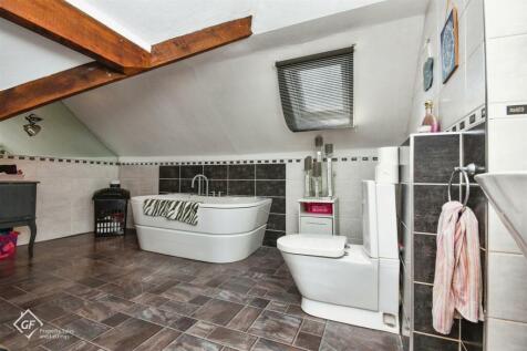 Bathroom 2.jpg