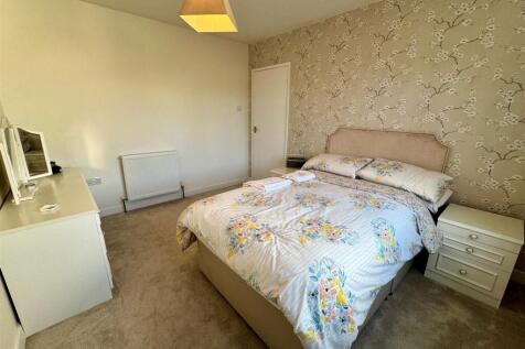 15 Ellis - Bedroom ...jpg