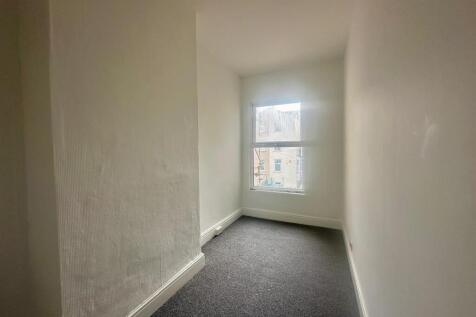 Flat 2 3.jpg