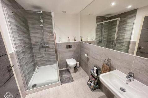 TOILET BROADYWAY.jpg