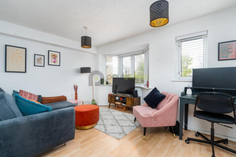 06 For Sale  1 Bedroom Flat Muggeridge Close Croyd