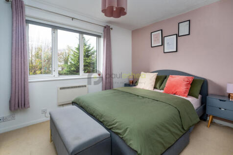 04 For Sale  1 Bedroom Flat Muggeridge Close Croyd
