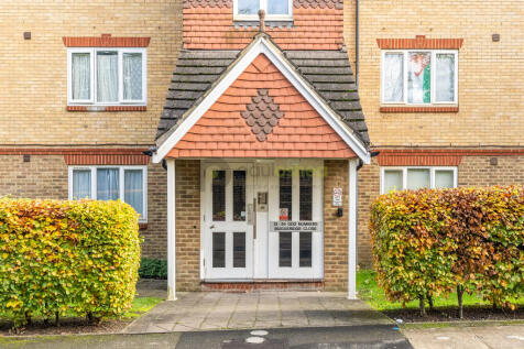 02 For Sale  1 Bedroom Flat Muggeridge Close Croyd