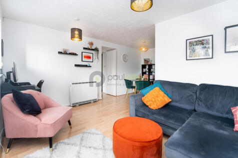 08 For Sale  1 Bedroom Flat Muggeridge Close Croyd