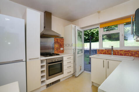 08 For Sale Studio Flat CR8 Lower Barn Road Paul O