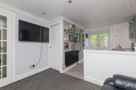 Lounge to Kitchen