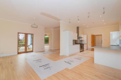 Breakfast Room to Kitchen