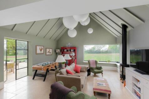 Harefield Farmhouse_Internals-3.jpg