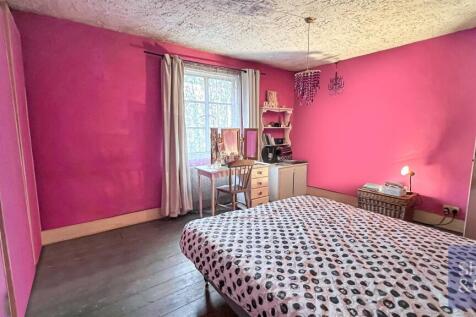 Bedroom1.jpg
