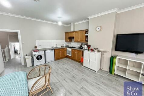 267 Acton Lane Lounge 2.jpg