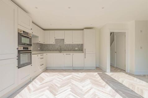 138 staines road, Sunbury-right  (1).jpg