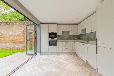 138 staines road, Sunbury-right  (26).jpg