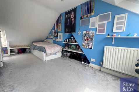 Bed 4.jpeg