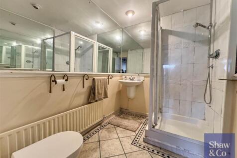 Ensuite 1.jpeg