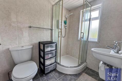 Ensuite 2.jpeg
