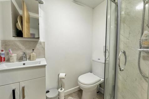 Ensuite 2.jpeg