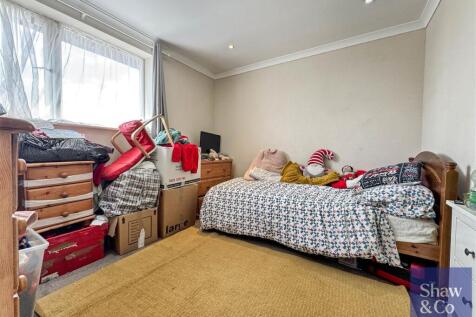 Bed 2.jpeg