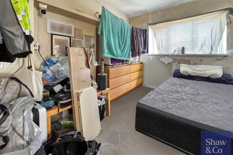Bed 2.jpeg