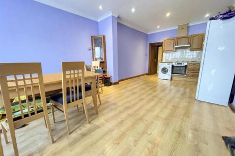 80 Living Dining.jpeg