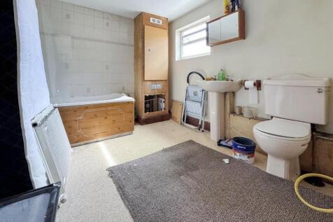 80a Bathroom.jpeg