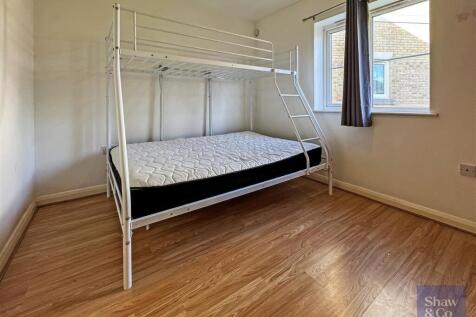 Bed 2.jpeg