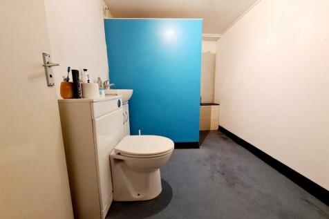 Bathroom.jpg