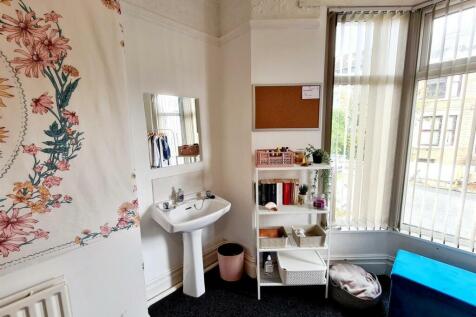 Bedroom4.jpg