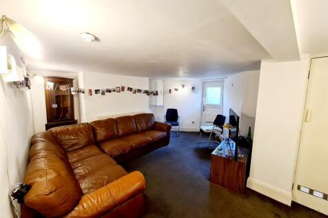 Lounge1.jpg