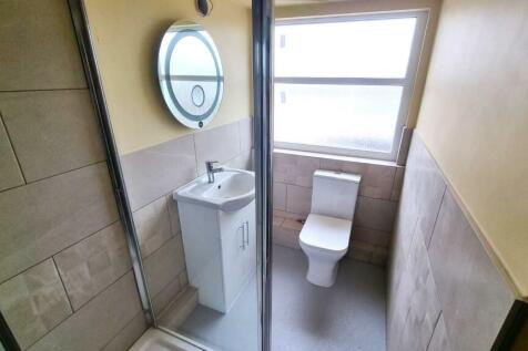 Studio 3 Bathroom.jpeg