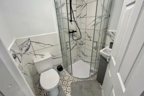 R1 En-suite