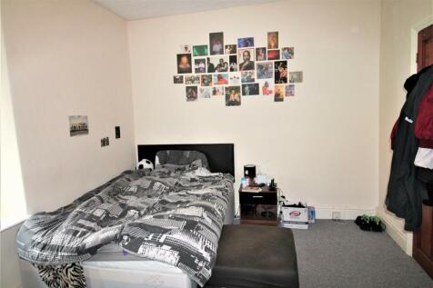 bedroom 33.JPG