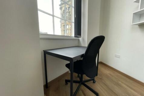 Desk/Study Area