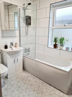 Bathroom2 7 St Oswald.jpg