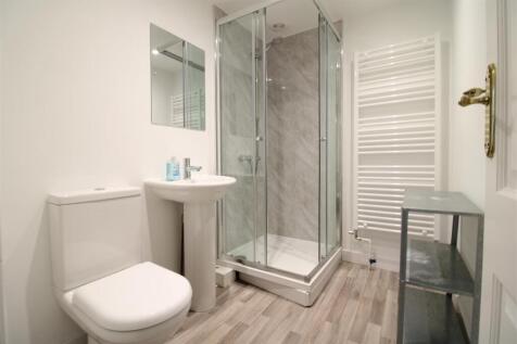 19A Shower Room.jpg