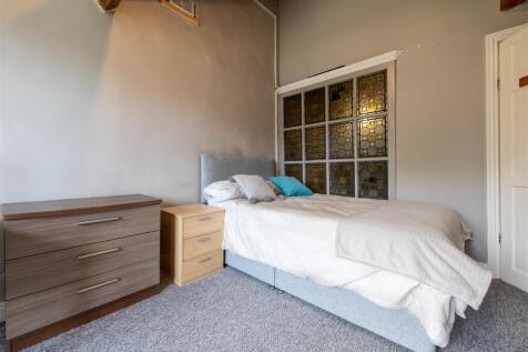 23 Castle Hill Flat 3_4.jpg