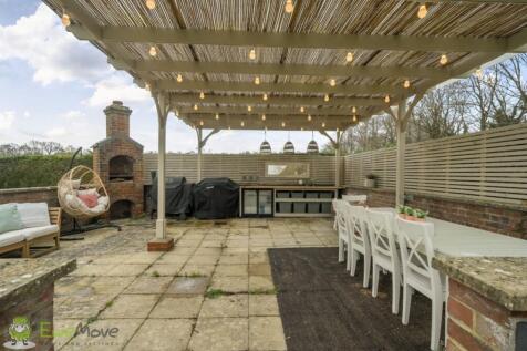 Outdoor Kitchen