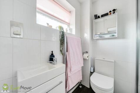 Ensuite to Bedroom 1