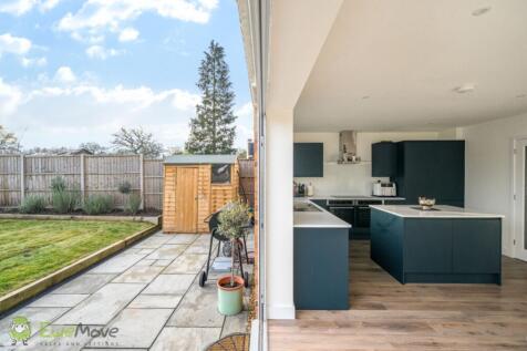 Kitchen Dining Room into Garden