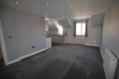 OPEN PLAN LOUNGE/KITCHEN AREA