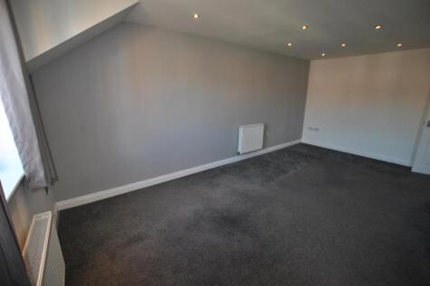 OPEN PLAN LOUNGE/KITCHEN AREA