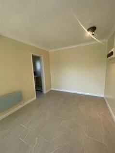 LIVING/BEDROOM