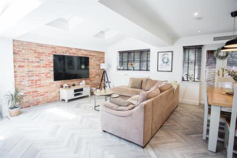 LOUNGE AREA