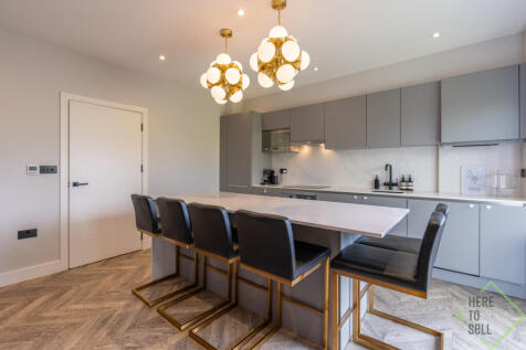 3 Brookmans Place-Green Close-Brookmans Park-Hertf