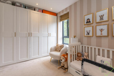 3 Brookmans Place-Green Close-Brookmans Park-Hertf
