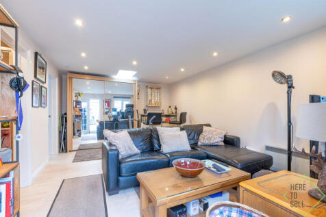 33 Kilvinton Drive EN2 0BE-8