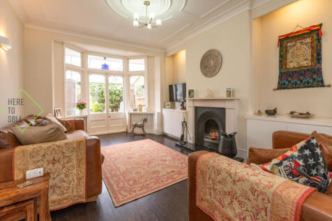 Berkshire Gardens, London, N13 6AA-1 (32)